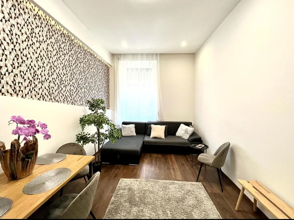 Wonderful Design Apartment In The City Centre Budapeşte 0*,  Macaristan