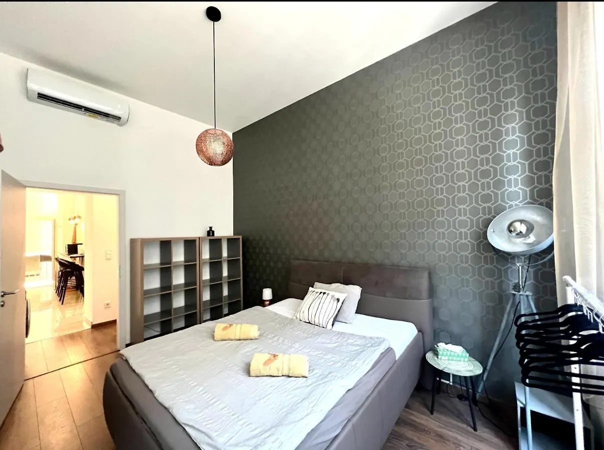 Wonderful Design Apartment In The City Centre Budapeşte